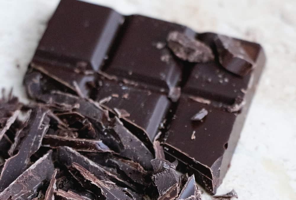 https://www.whitakerschocolates.com/blog/wp-content/uploads/2023/10/Dark-Chocolate-Benefits-for-Men.jpg
